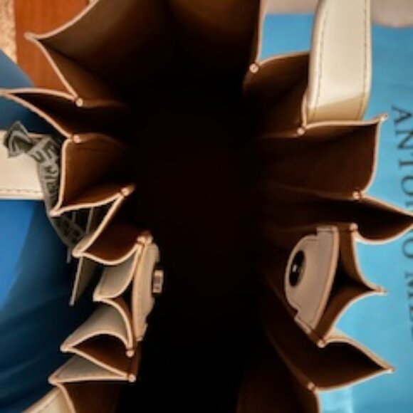 Ladies Handbag - Picture 13 of 13